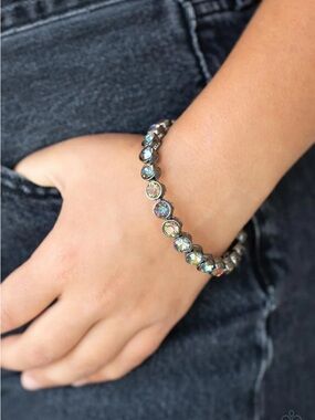 paparazzi Aurora Glow Stretch Bracelet - Iridescent Crystal